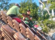 Kemanunggalan TNI-Rakyat Terus Terjaga, Babinsa dan Warga Kompak Pasang Genteng